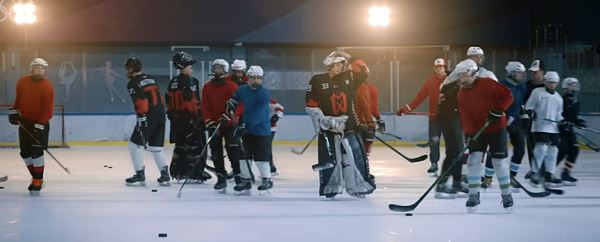 Спортивное драмеди «Капитан Крюк» с Романом Курцыным и Евой Смирновой покажет СТС
