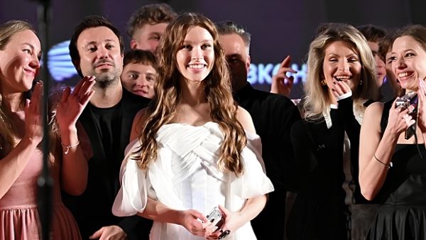 «Высоцкий и Пересильд»: Почему «Алиса» собрала миллиард, но не «зашла» зрителям